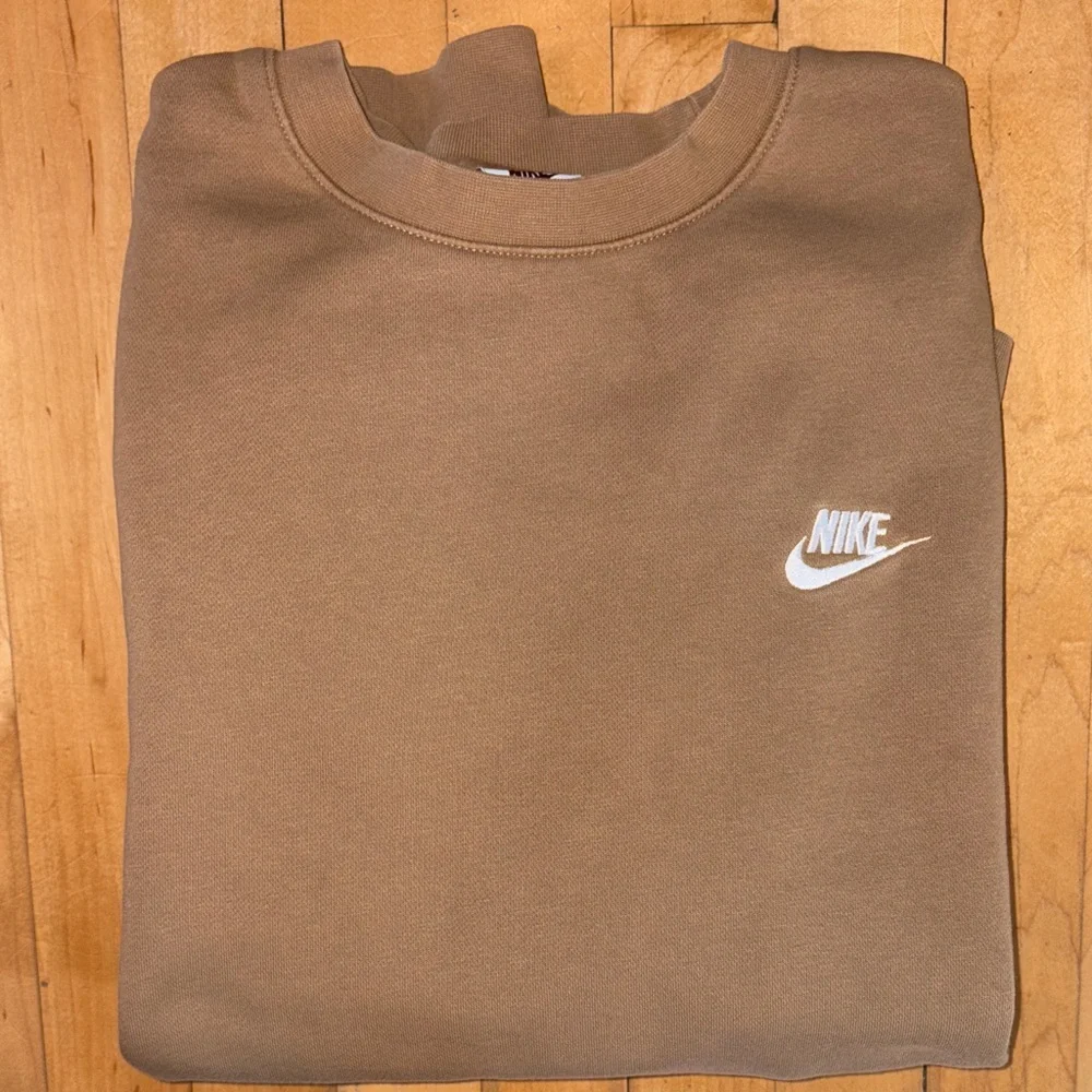 Nike Men's Carmel Crewneck Sweatshirt - Picture 6 of 6
